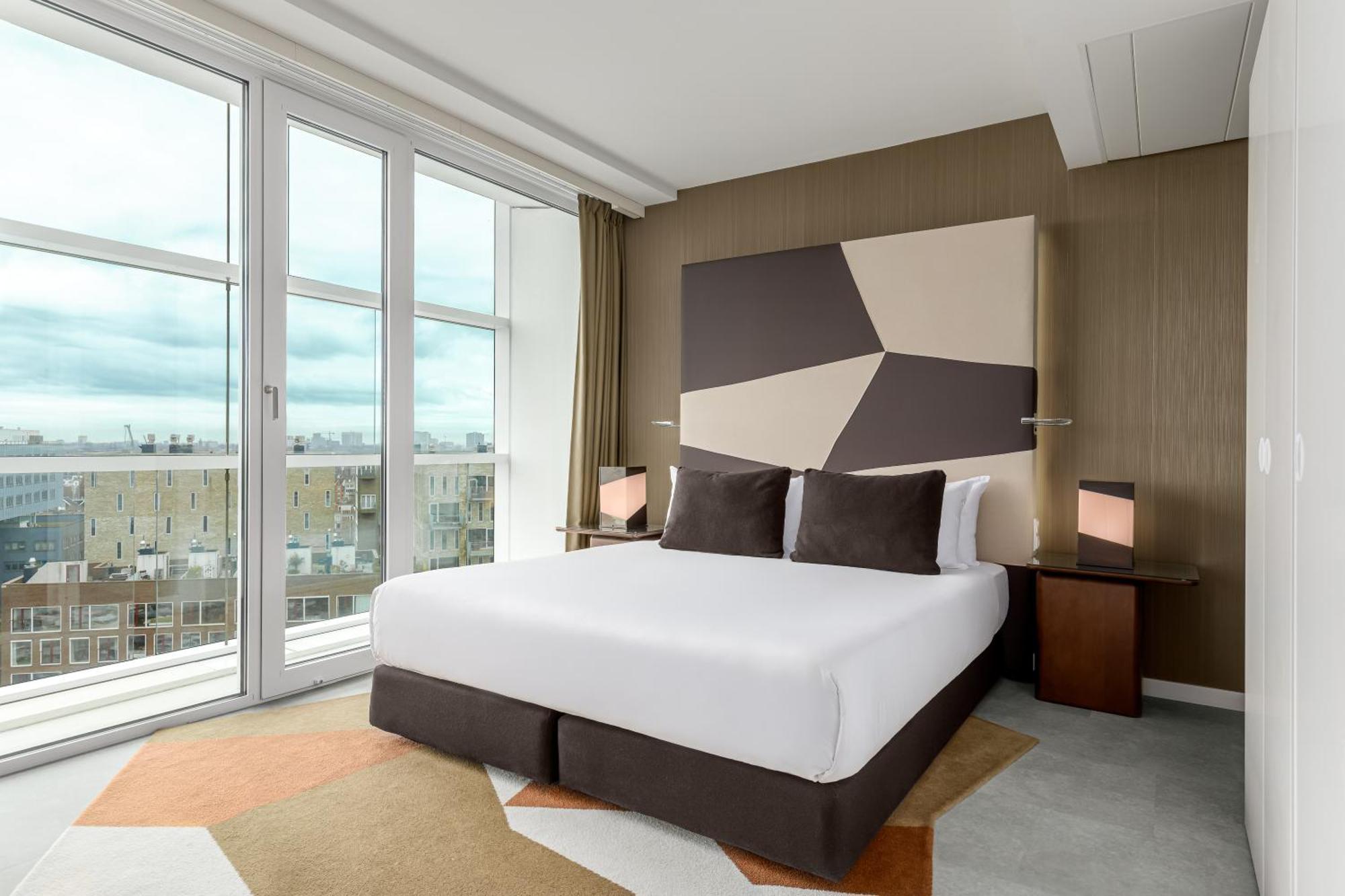 Mate Aitana, 4* Amsterdam