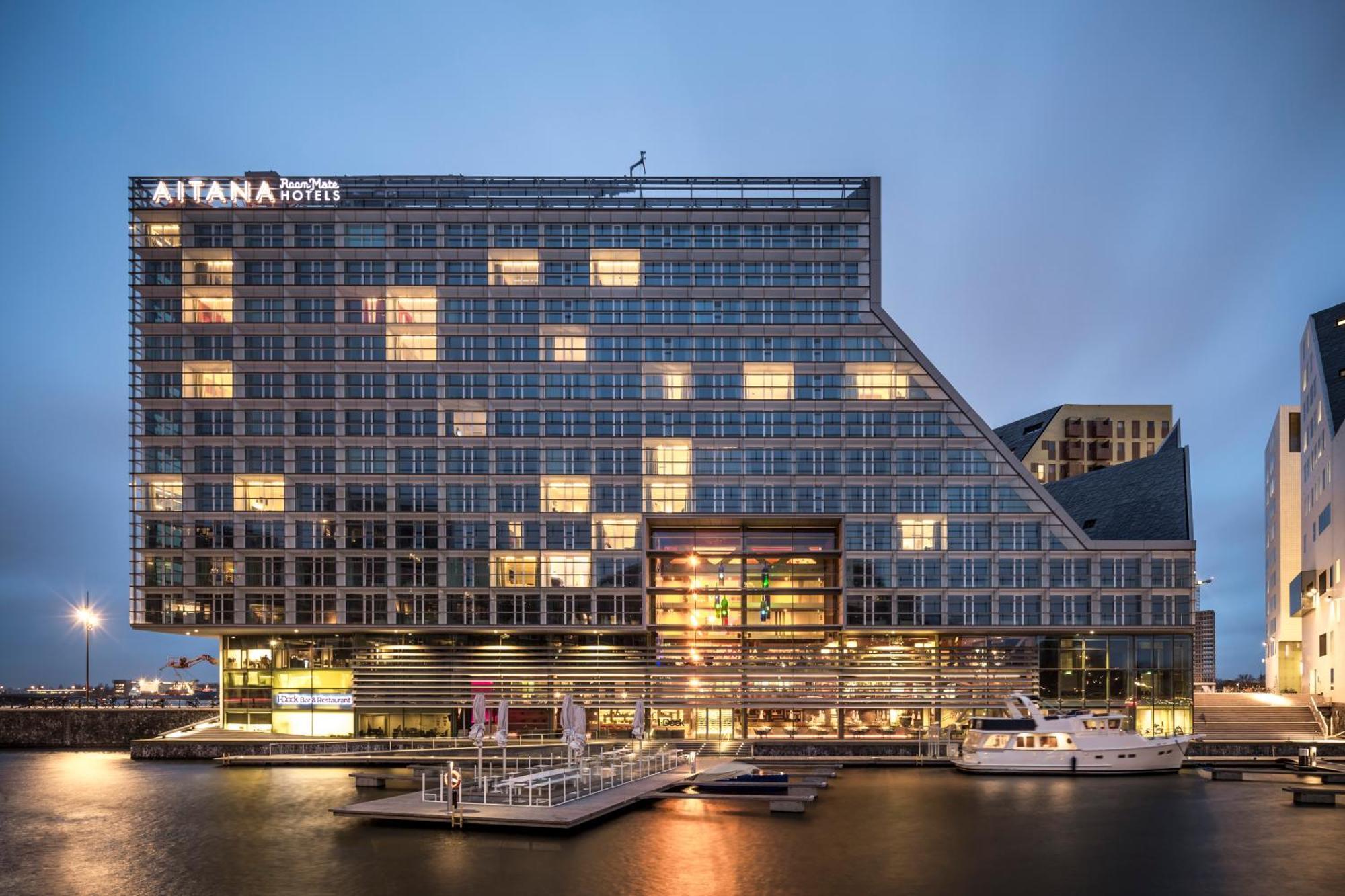 Mate Aitana, Hotel Amsterdam