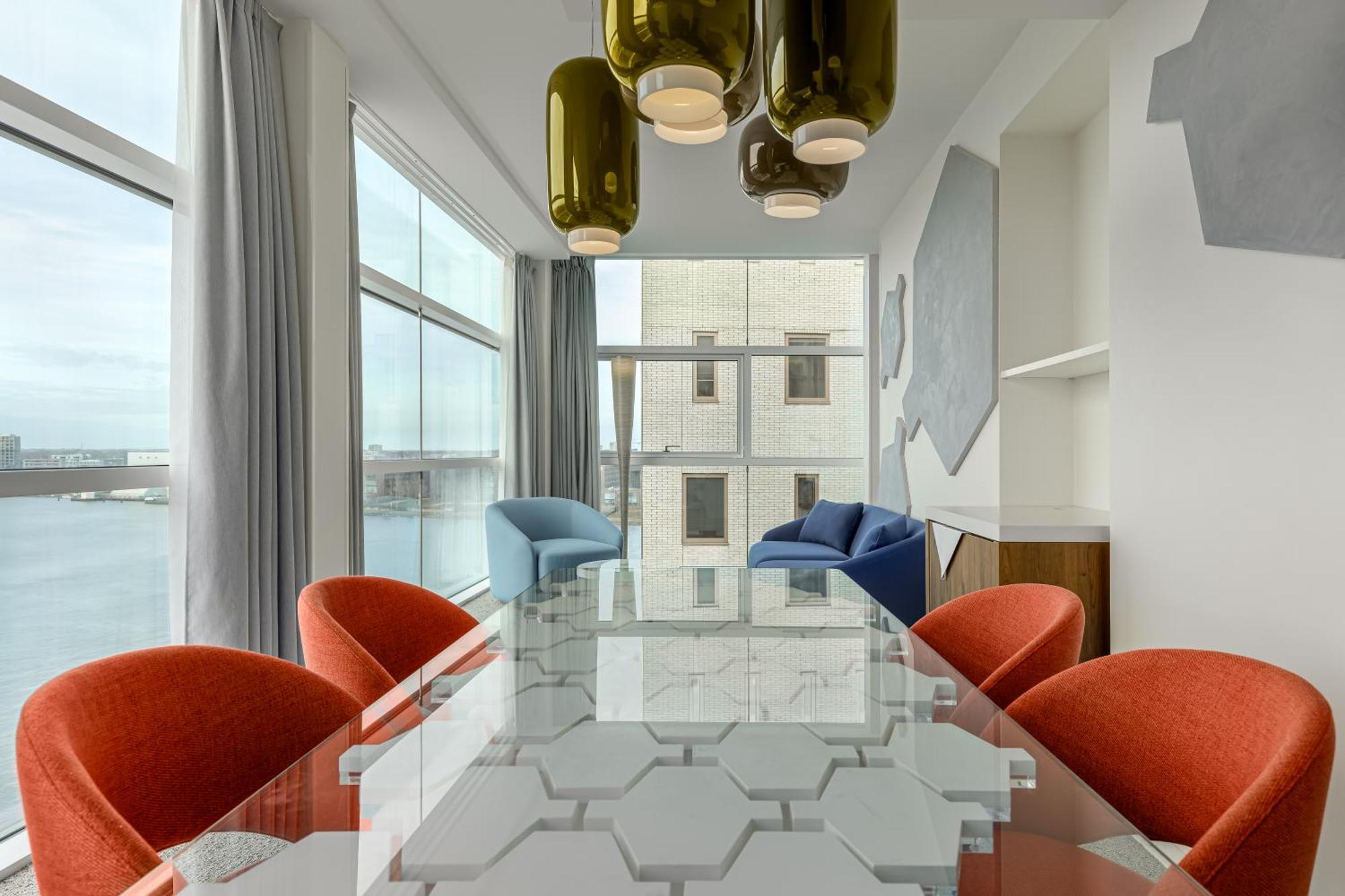 Mate Aitana, 4* Amsterdam