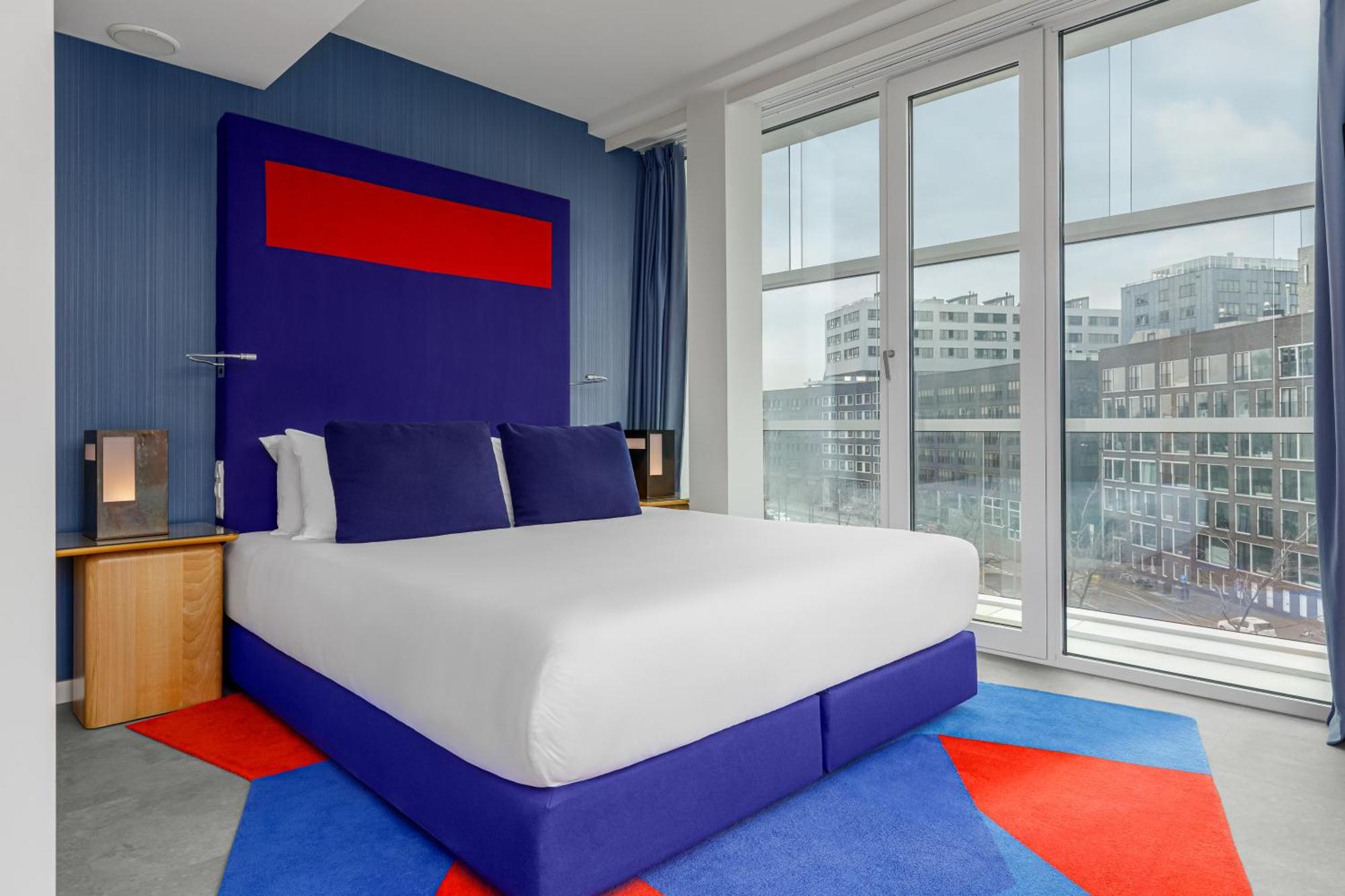 Mate Aitana, Hotel Amsterdam