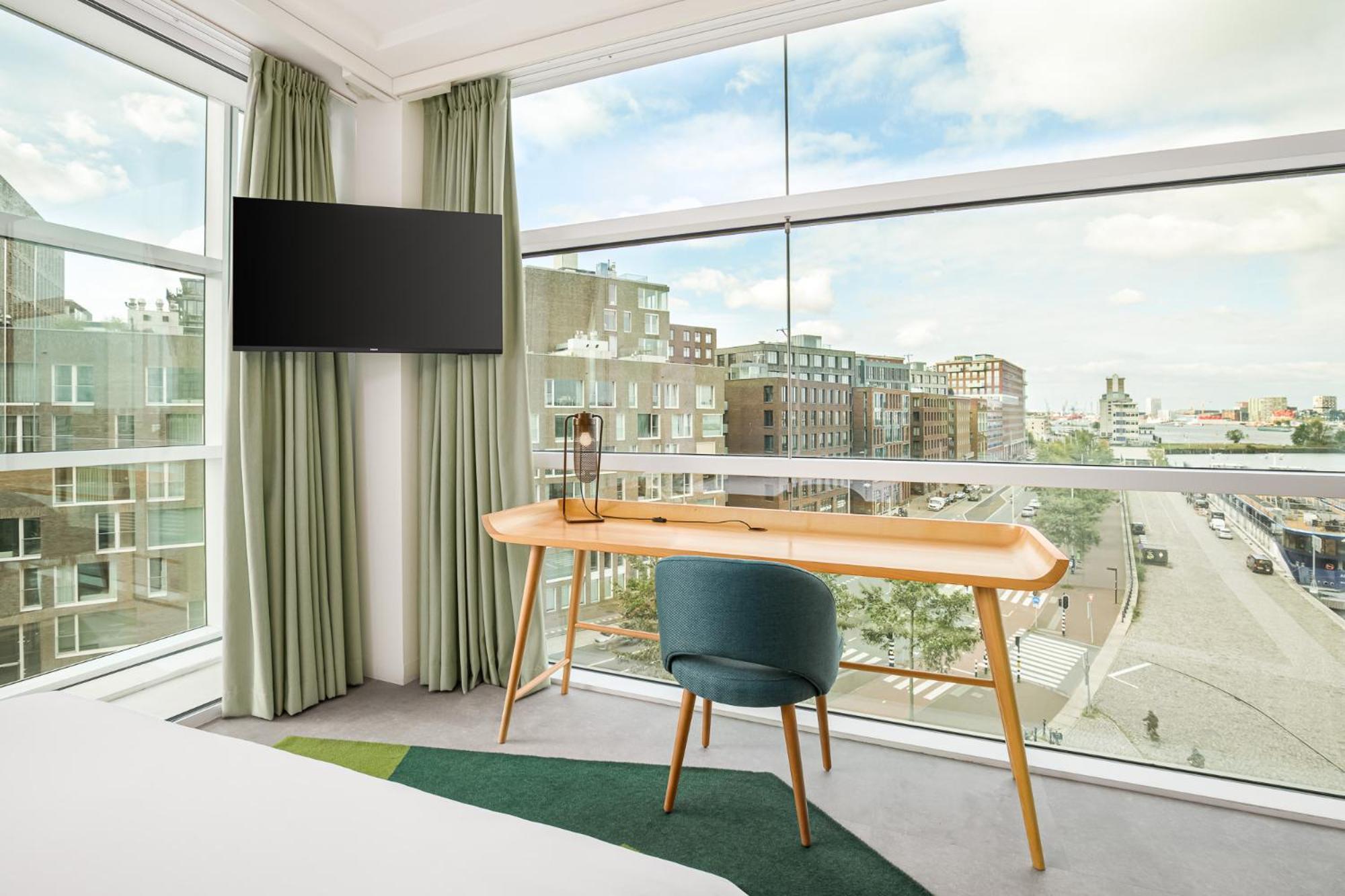Mate Aitana, 4* Amsterdam