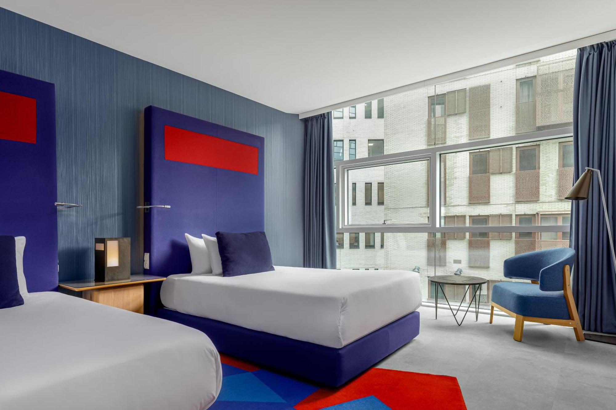 Mate Aitana, Hotel Amsterdam