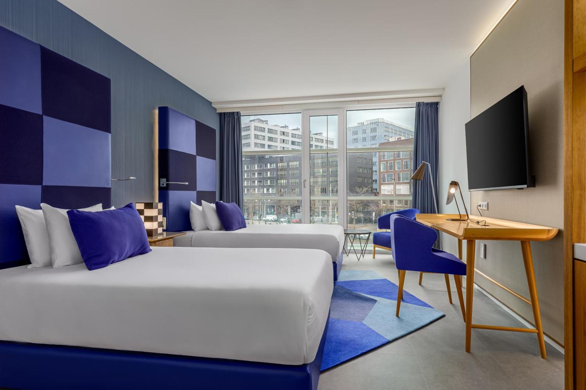 Mate Aitana, Hotel