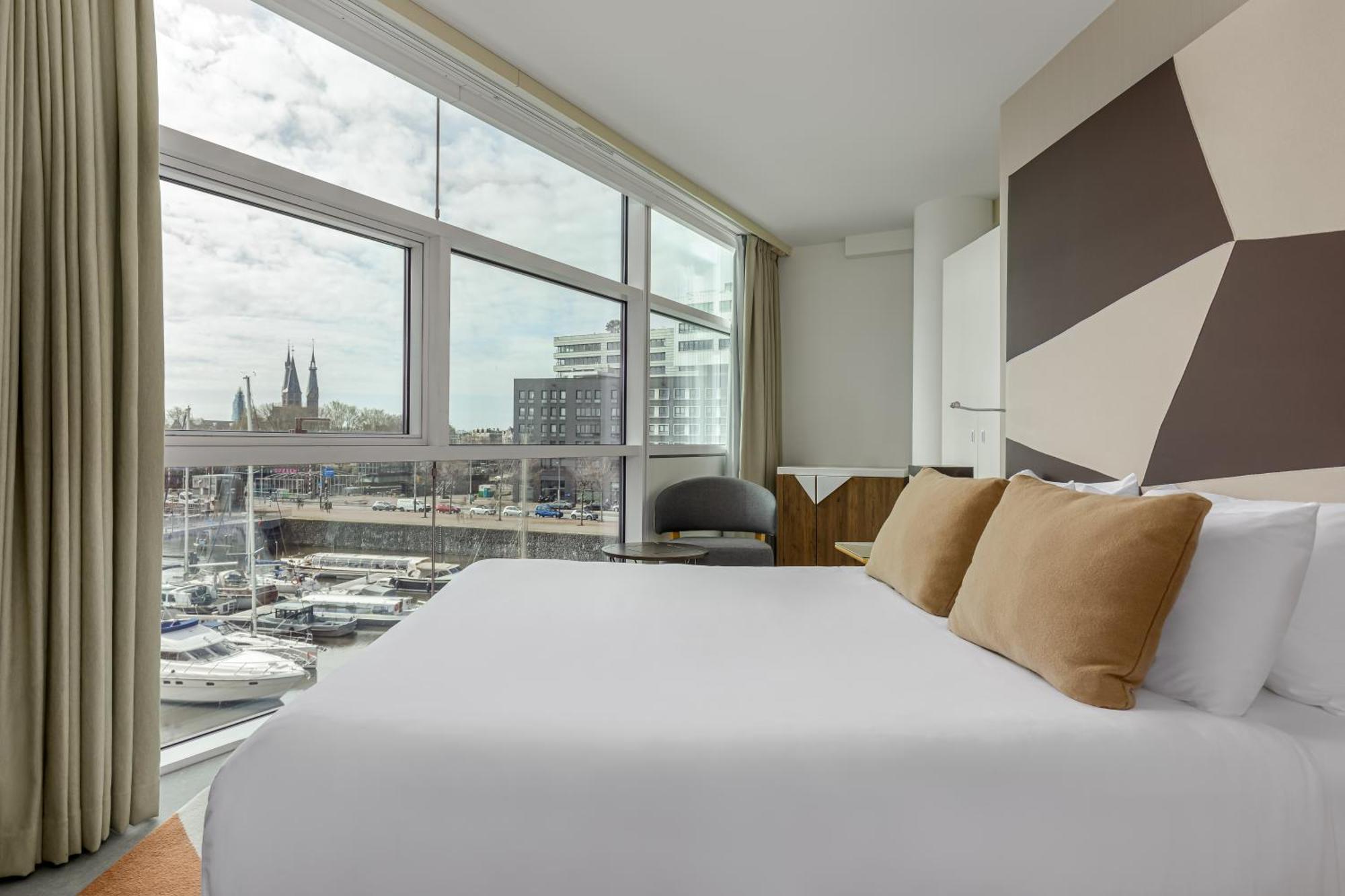 Mate Aitana, Hotel 4*