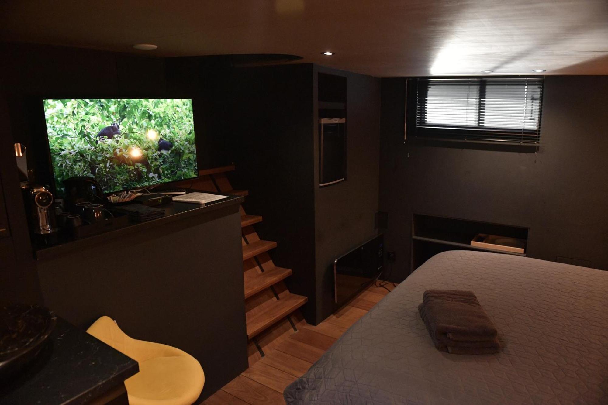 Euphrate Houseboat * Amsterdam