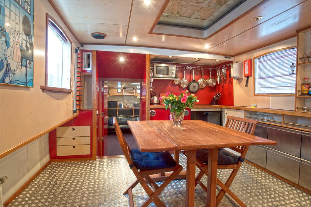 The Red House Botel *