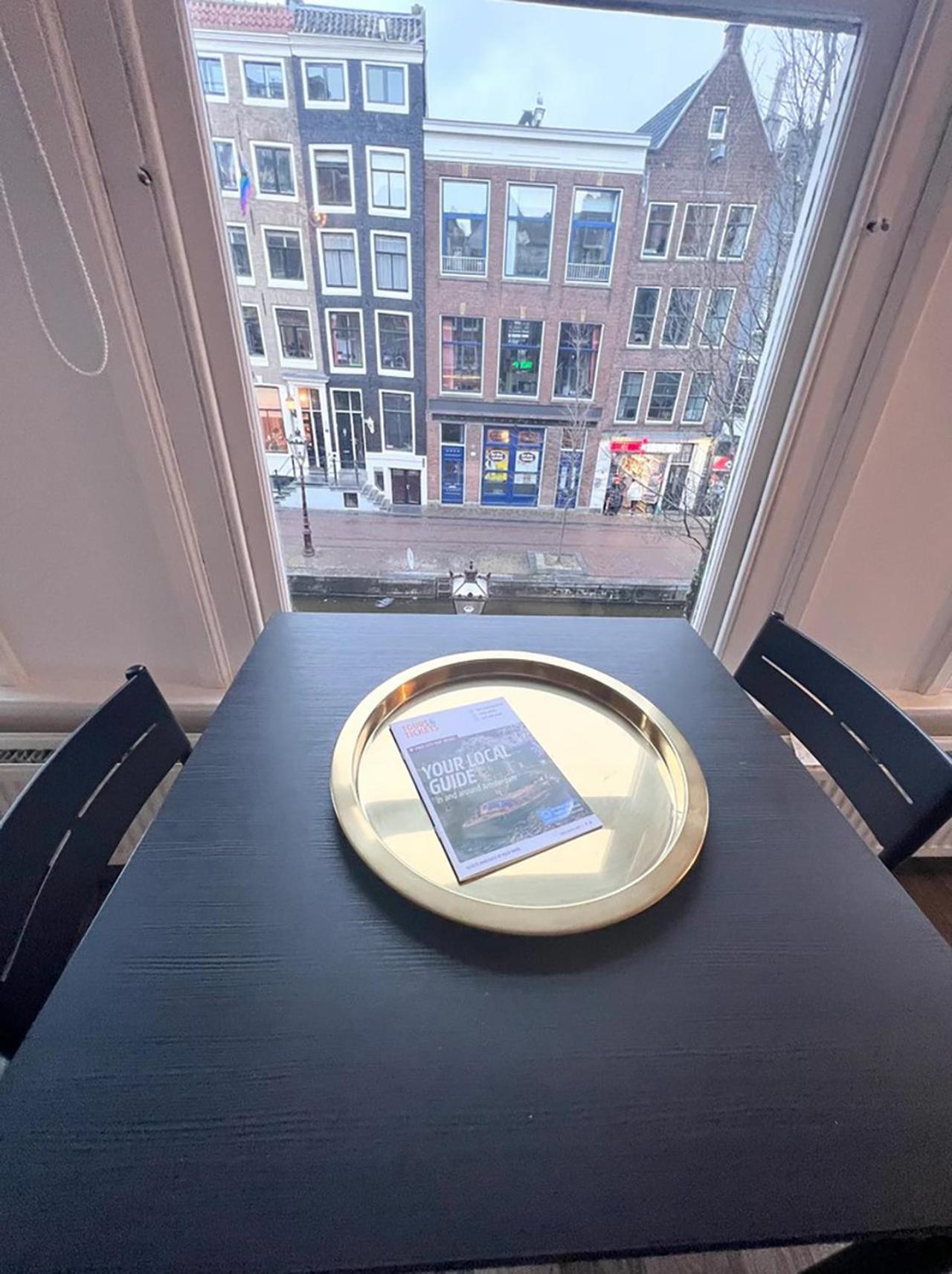 Studio's In The Center Of With Canal View! Amsterdam