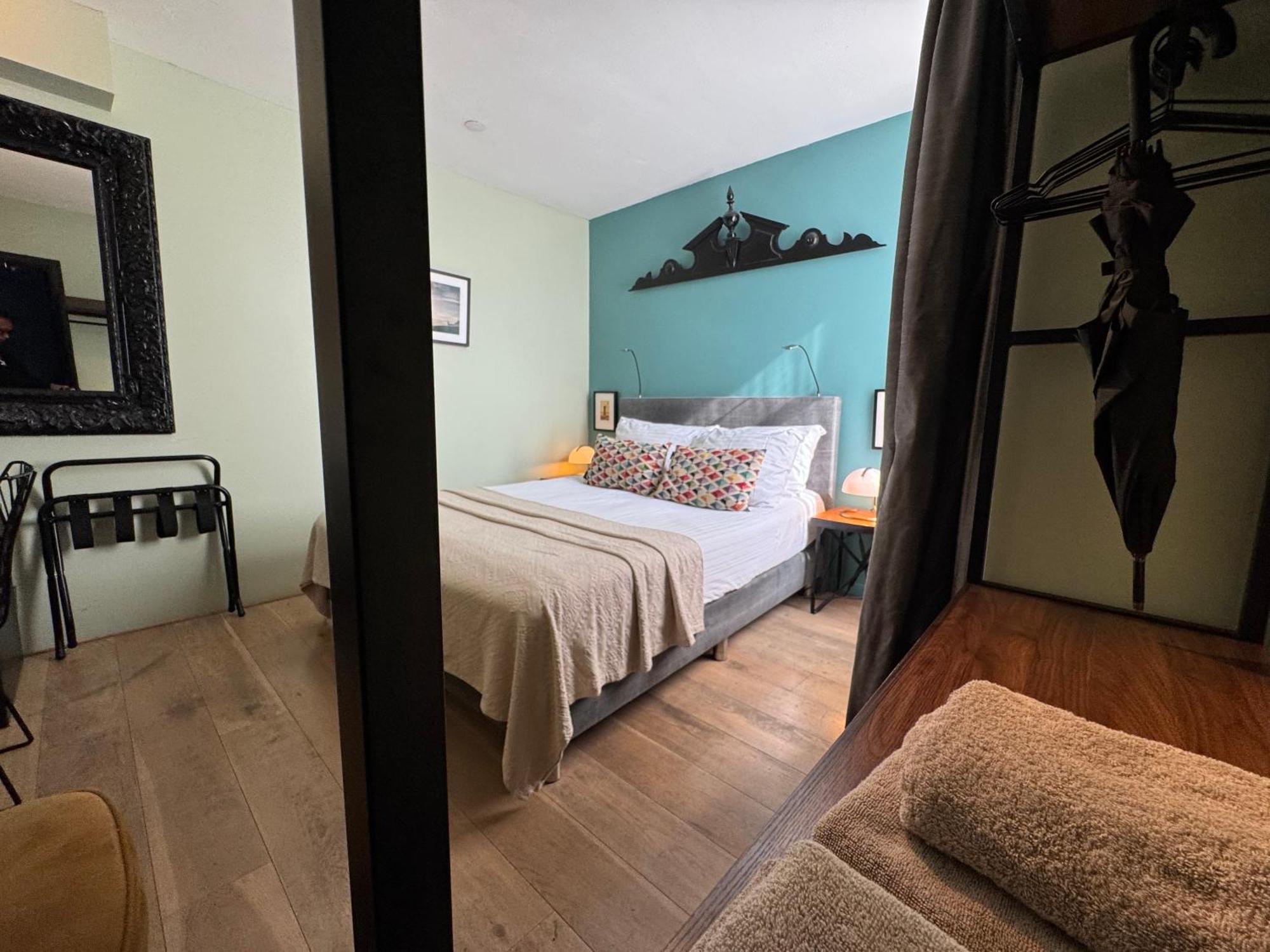 Decor Canal House Bed & Breakfast *
