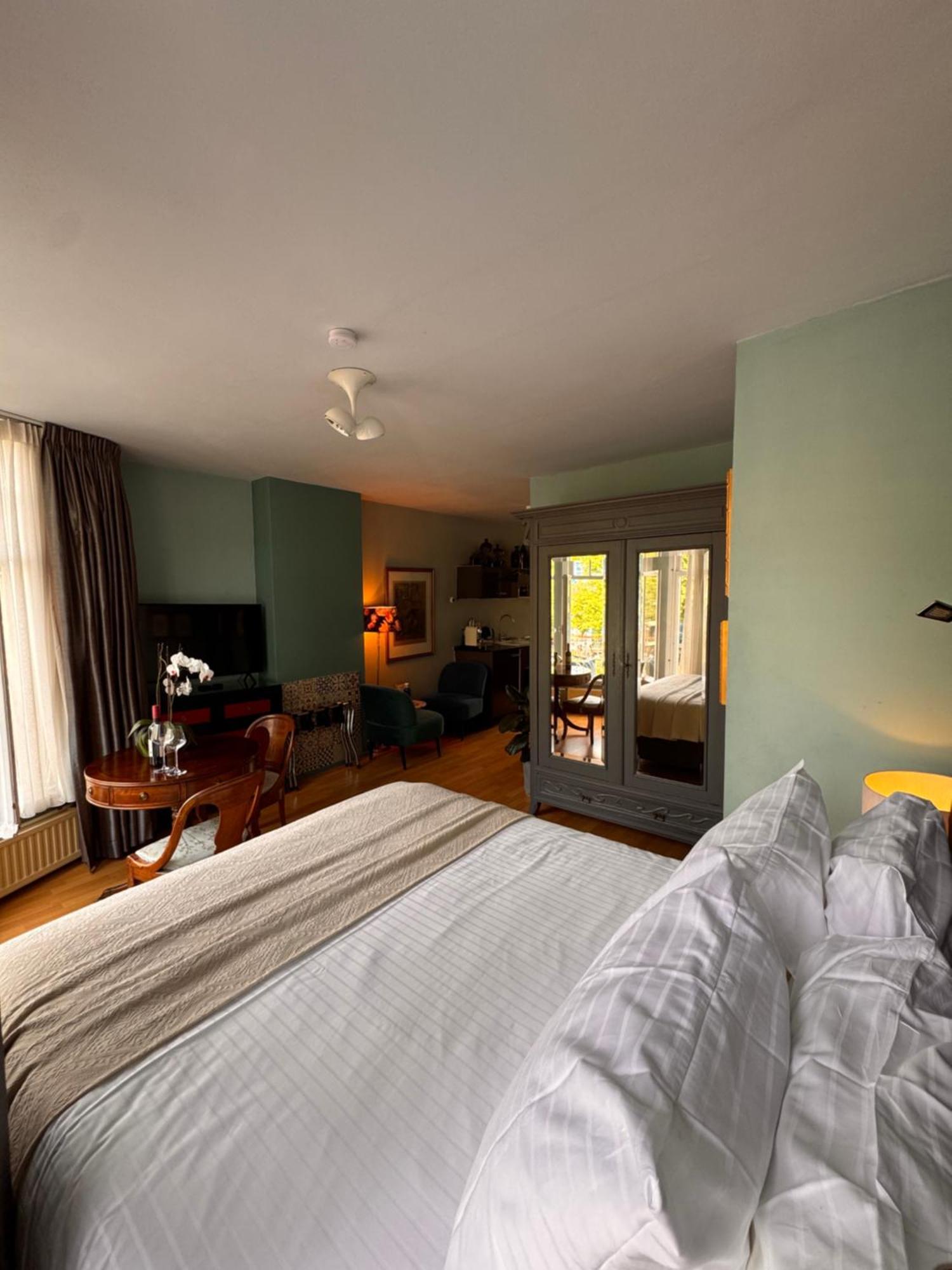 Decor Canal House Bed & Breakfast