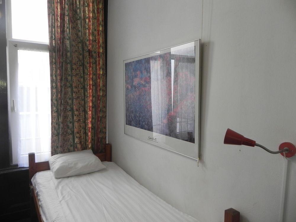 Hotel Crown *