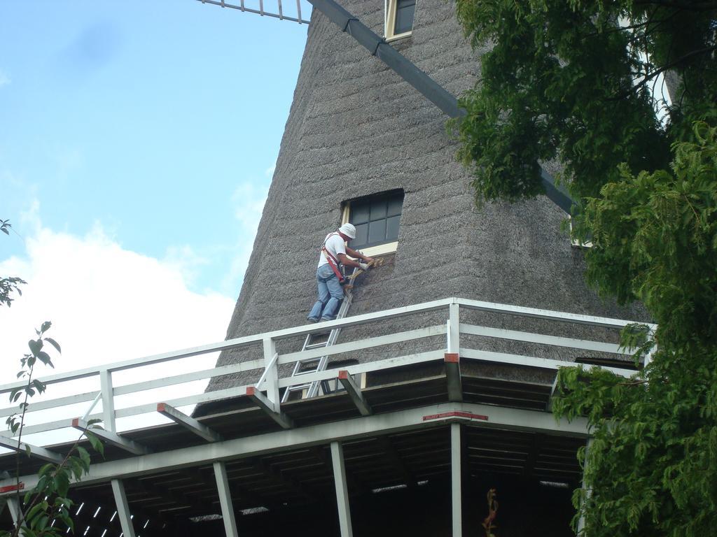 Botel Houseboat Under The Mill