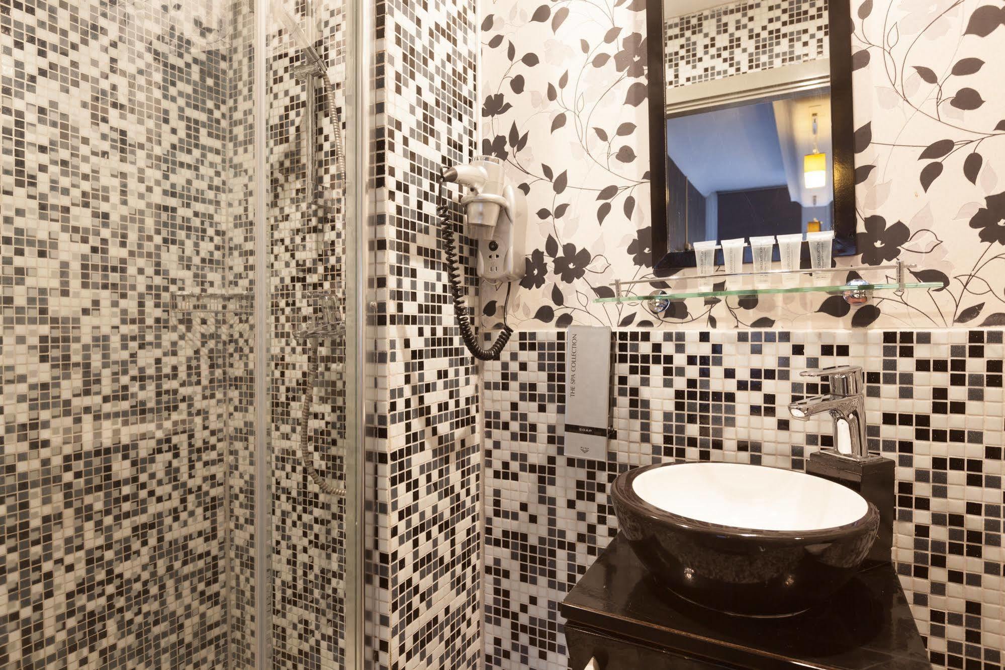 Hermitage Hotel 2*