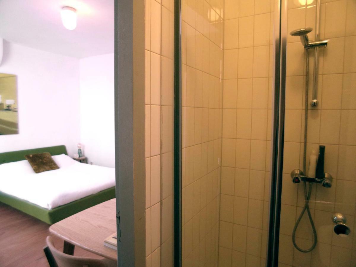 Couette-café The One Roomed 3*