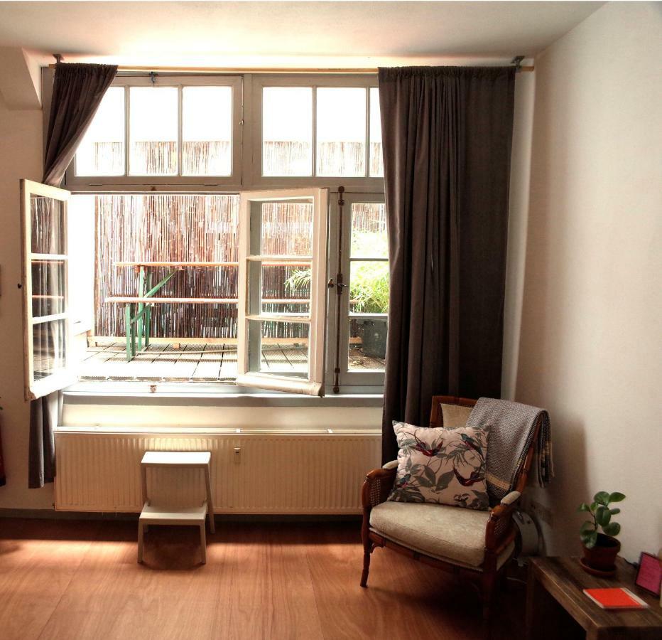 The One Roomed Couette-café