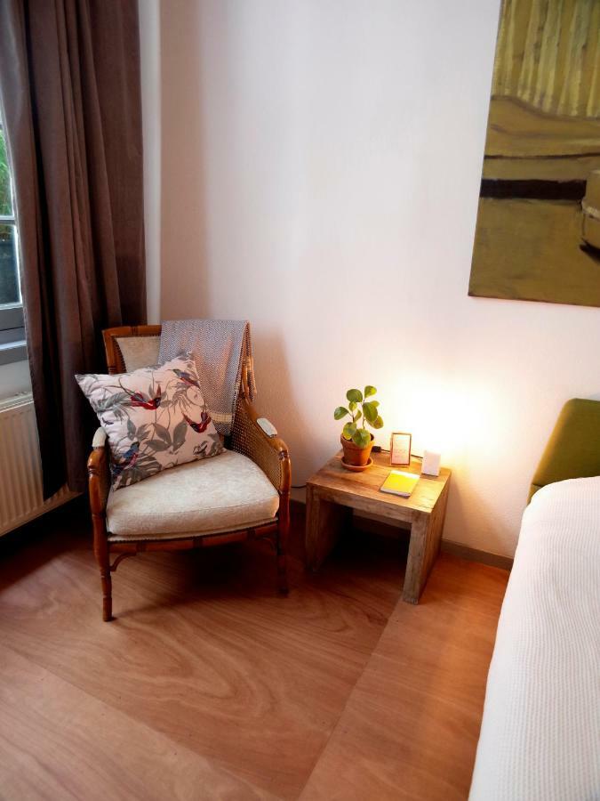 The One Roomed Couette-café