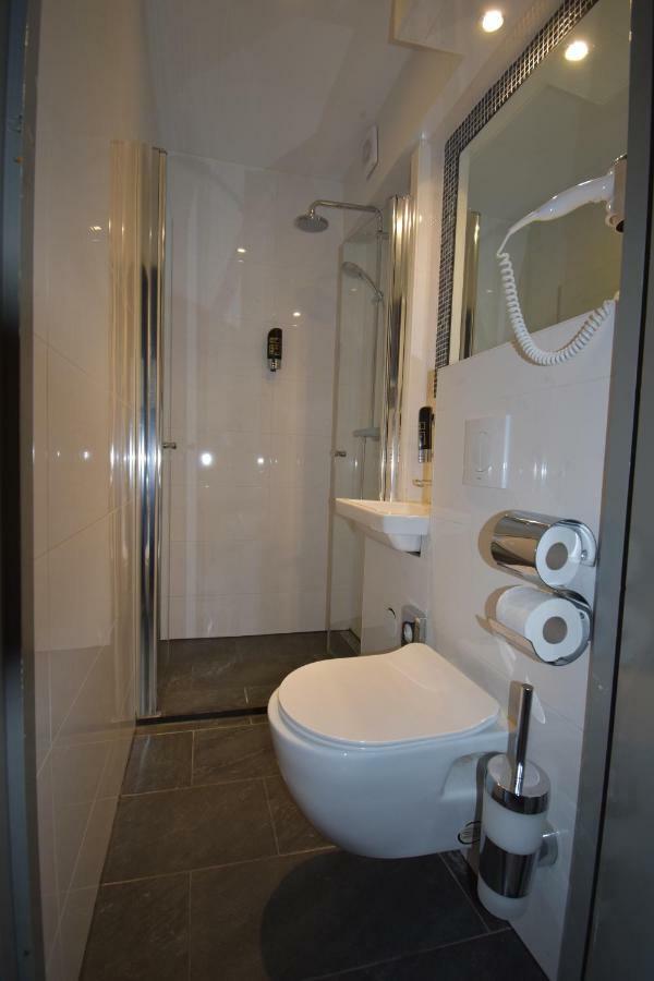 Hermitage Hotel 2*